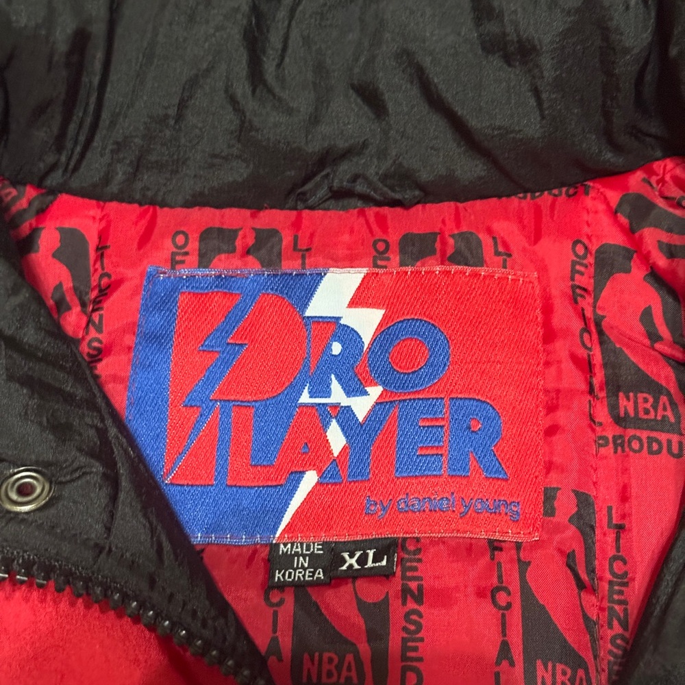 Vintage 90s Chicago Bulls Puffer Coat, Starter Jacket, Michael Jordan NBA (XL) - Picture 4 of 9